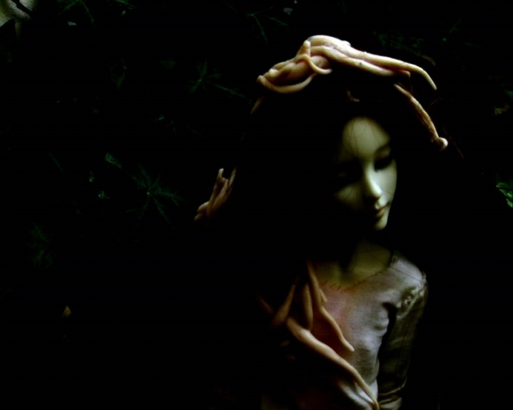 medusa-hysteria-spectacle-doll